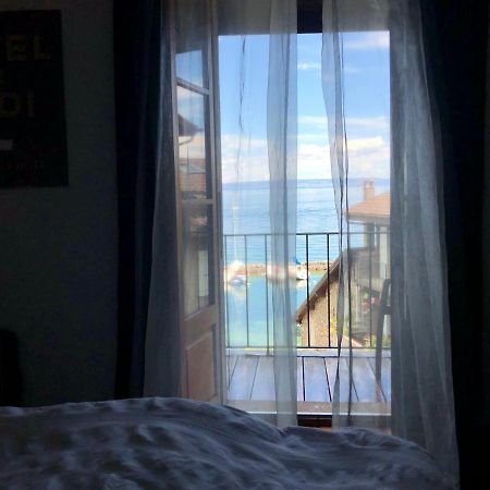 A Room With A View - Maisonnette Dans Bourg Medieval Au Bord Du Lac Leman Ивуар Экстерьер фото