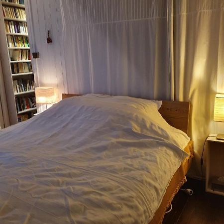 A Room With A View - Maisonnette Dans Bourg Medieval Au Bord Du Lac Leman Ивуар Экстерьер фото