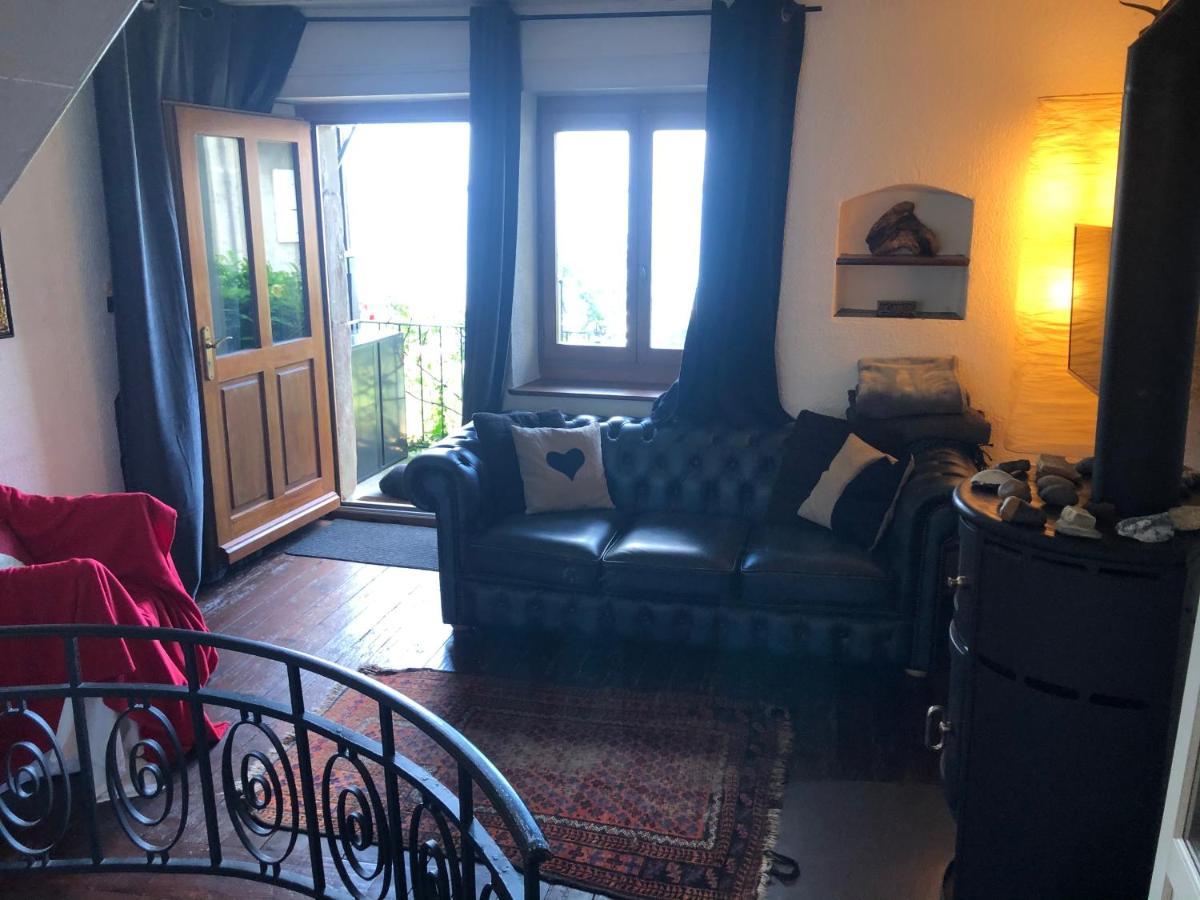 A Room With A View - Maisonnette Dans Bourg Medieval Au Bord Du Lac Leman Ивуар Экстерьер фото