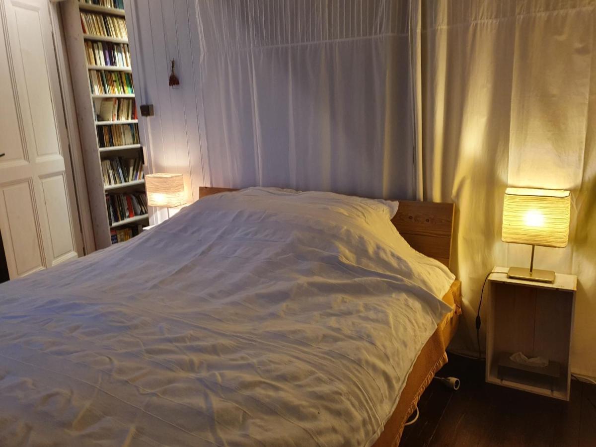 A Room With A View - Maisonnette Dans Bourg Medieval Au Bord Du Lac Leman Ивуар Экстерьер фото